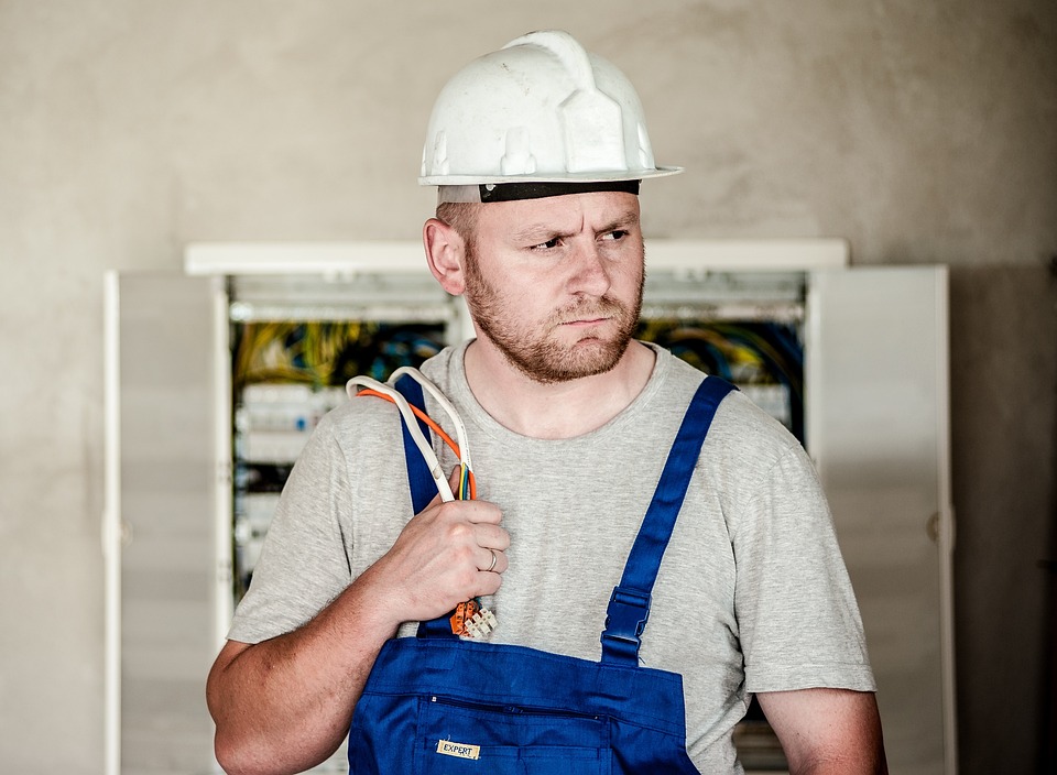 1716102168 electrician 2755686 960 720